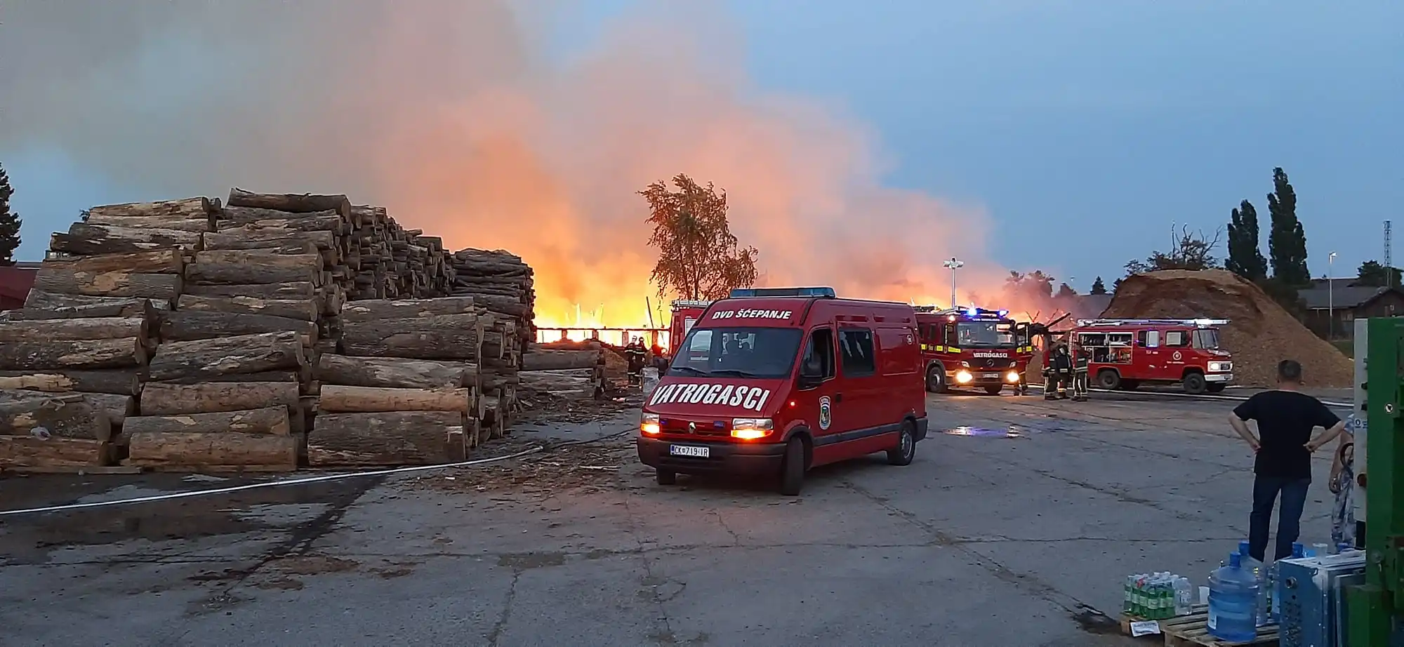 Požar u Čakovcu, gorjelo drveno skladište (6)