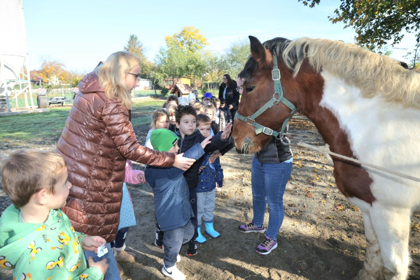 Predškolci iz ‘Potočnice’ posjetili farmu Saše Cirkvenčića i upoznali domaće životinje (2)