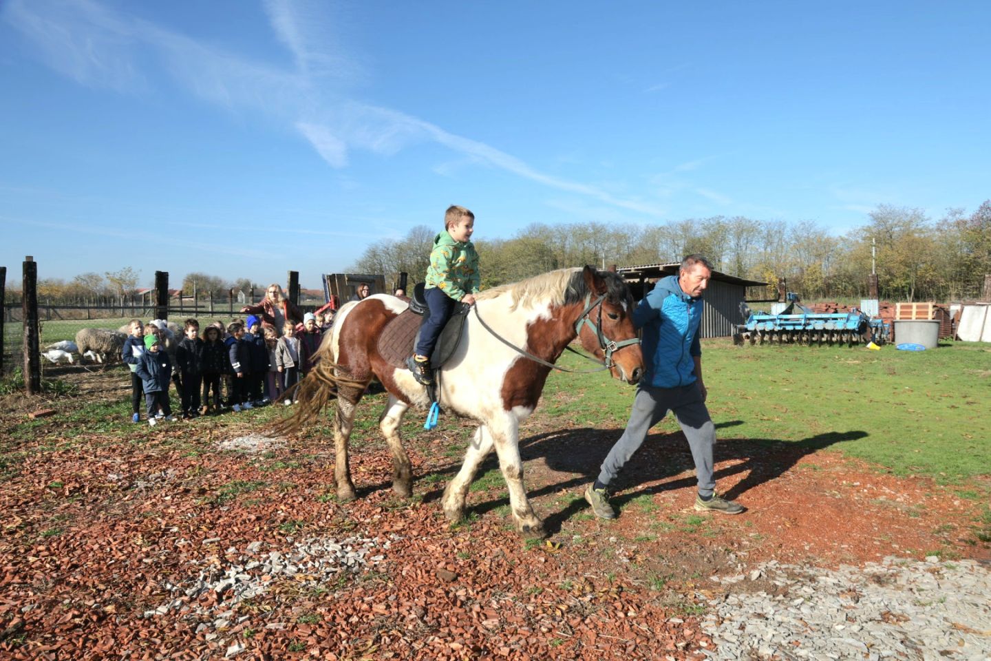 Predškolci iz ‘Potočnice’ posjetili farmu Saše Cirkvenčića i upoznali domaće životinje (22)
