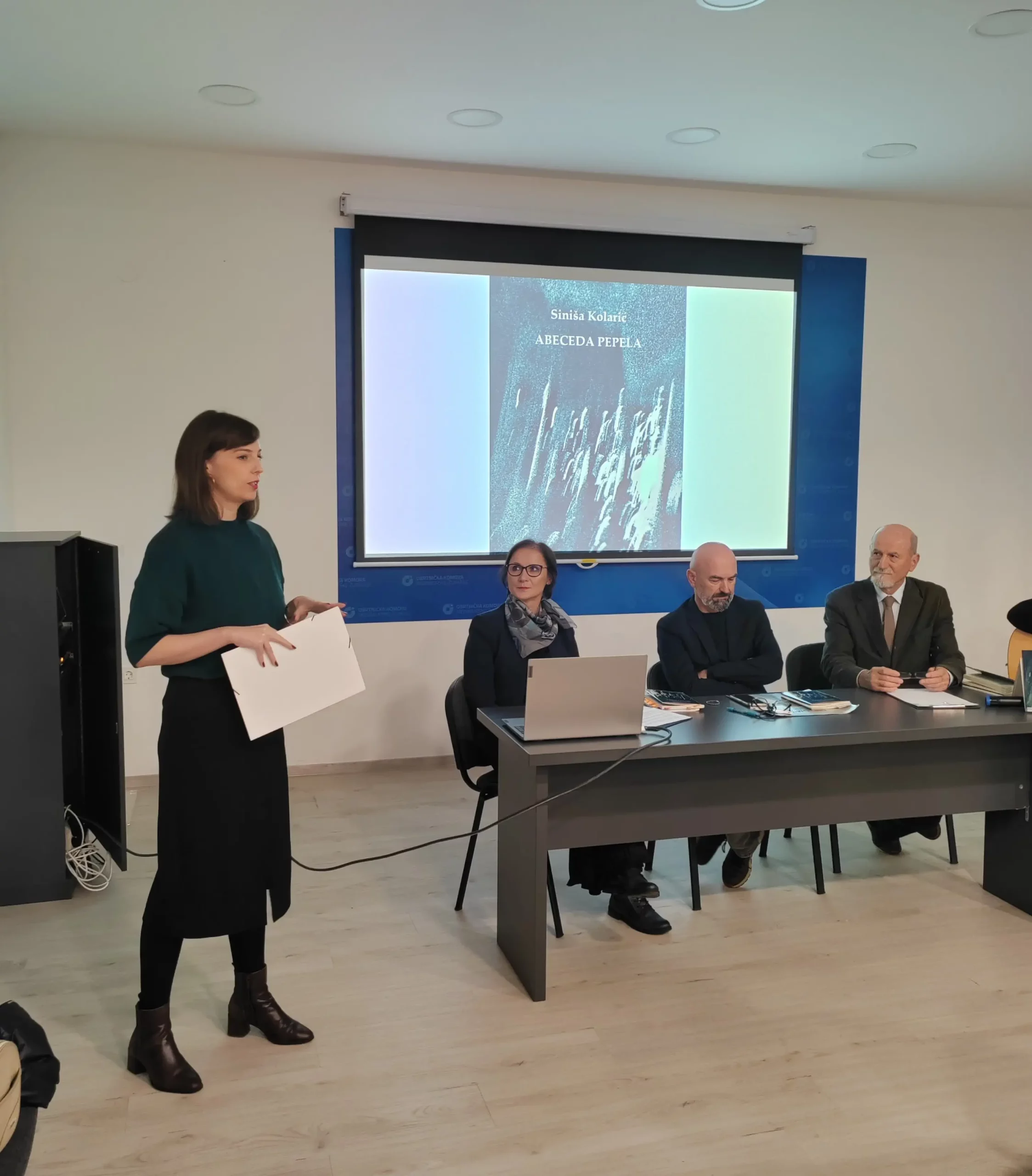 Predstavljanje pjesničke zbirke ‘Abeceda pepela’ Siniše Kolarića u Ogranku Matice hrvatske u Čakovcu (3) Predstavljanje pjesničke zbirke ‘Abeceda pepela’ Siniše Kolarića u Ogranku Matice hrvatske u Čakovcu (3)