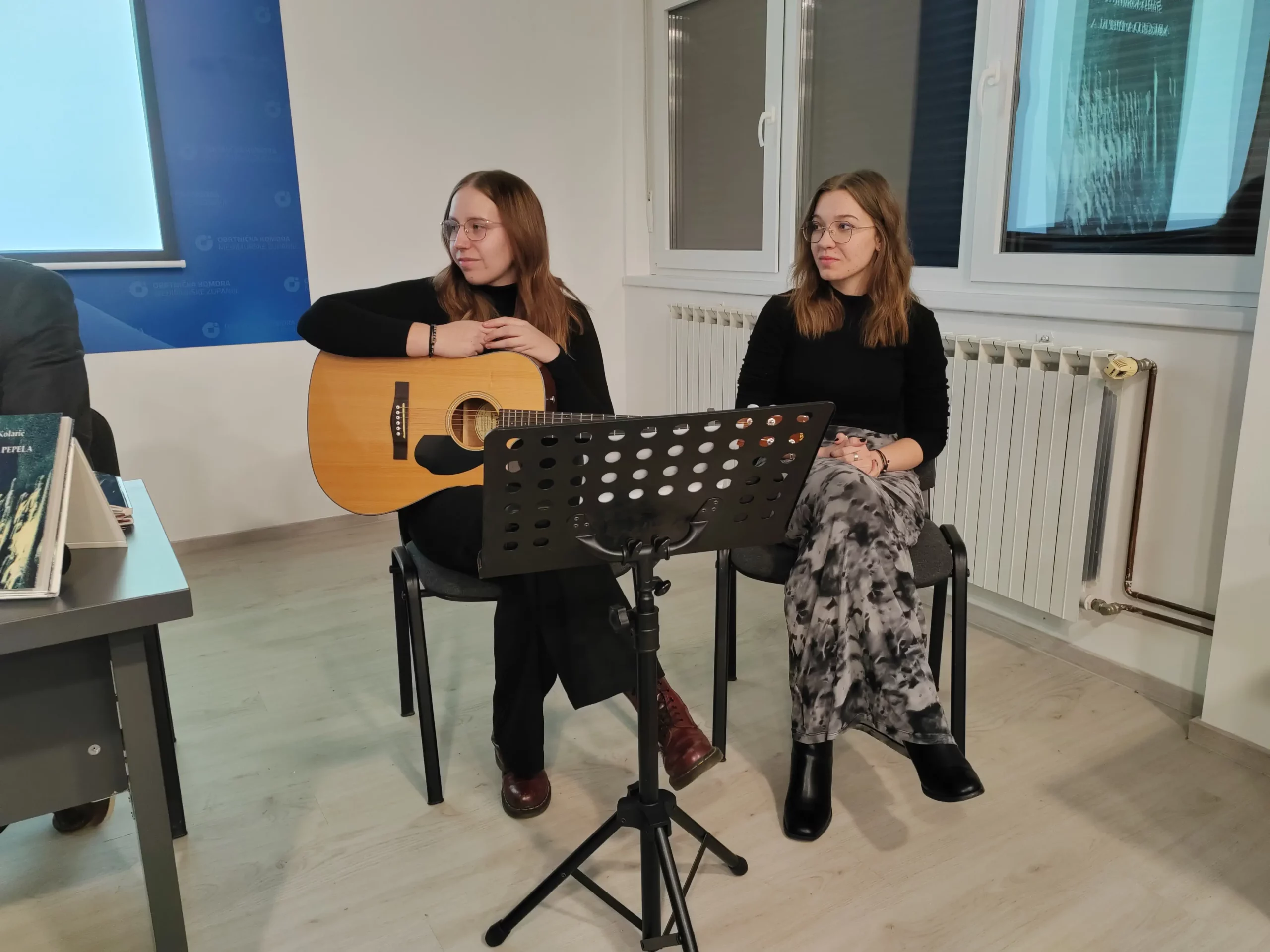 Predstavljanje pjesničke zbirke ‘Abeceda pepela’ Siniše Kolarića u Ogranku Matice hrvatske u Čakovcu (4) Predstavljanje pjesničke zbirke ‘Abeceda pepela’ Siniše Kolarića u Ogranku Matice hrvatske u Čakovcu (4)