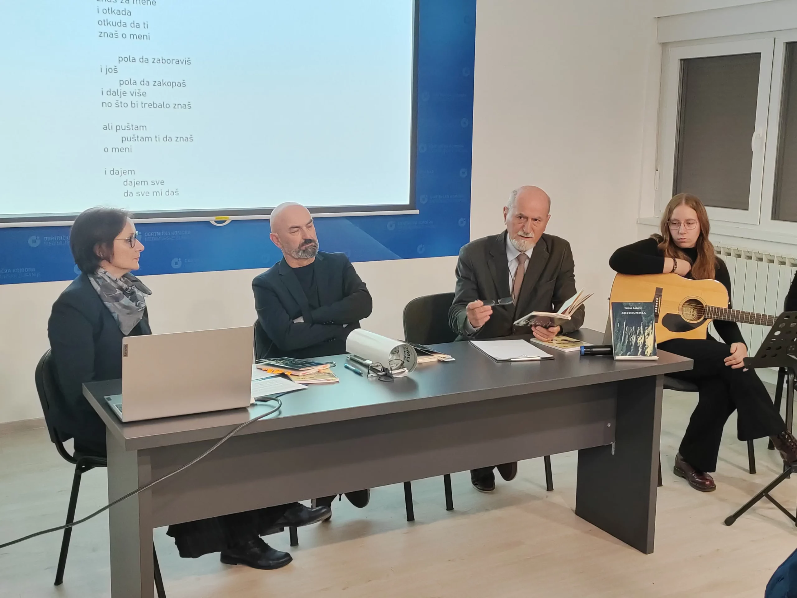 Predstavljanje pjesničke zbirke ‘Abeceda pepela’ Siniše Kolarića u Ogranku Matice hrvatske u Čakovcu (5) Predstavljanje pjesničke zbirke ‘Abeceda pepela’ Siniše Kolarića u Ogranku Matice hrvatske u Čakovcu (5)