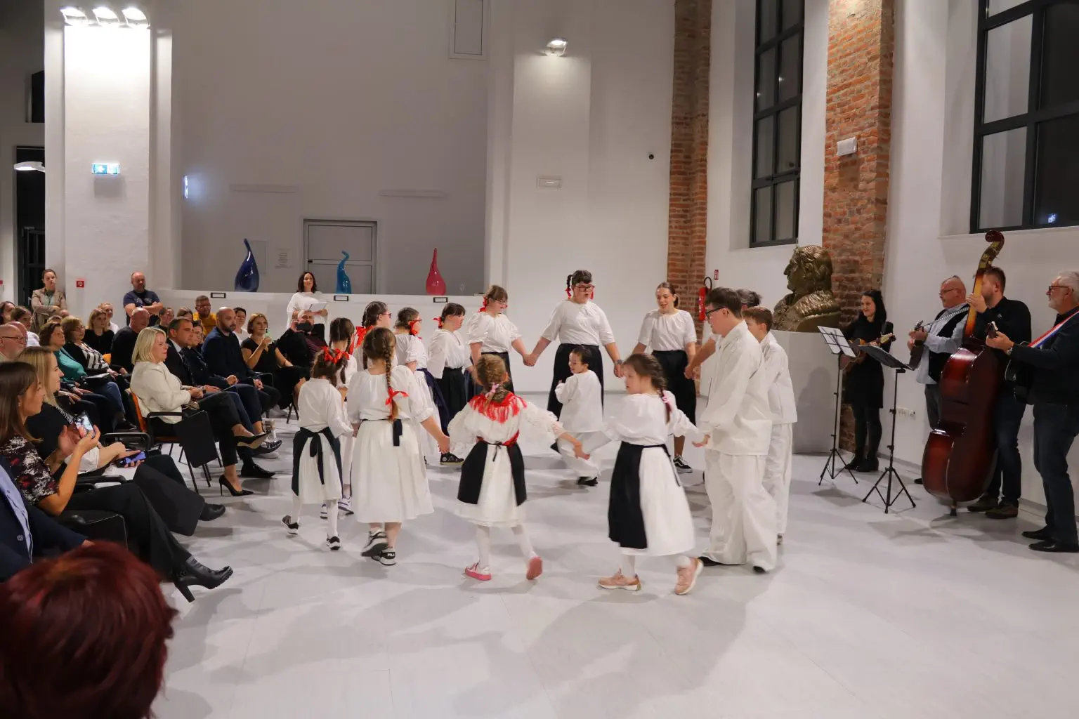 Predstavljen humanitarni kalendar ‘Čuvari malih zvijezda’ Udruge za sindrom Down MŽ (10) Predstavljen humanitarni kalendar ‘Čuvari malih zvijezda’ Udruge za sindrom Down MŽ (10)