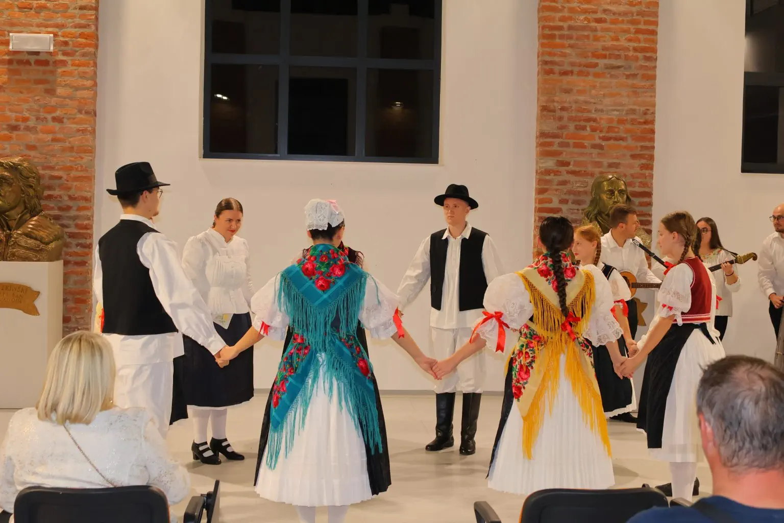 Predstavljen humanitarni kalendar ‘Čuvari malih zvijezda’ Udruge za sindrom Down MŽ (16) Predstavljen humanitarni kalendar ‘Čuvari malih zvijezda’ Udruge za sindrom Down MŽ (16)