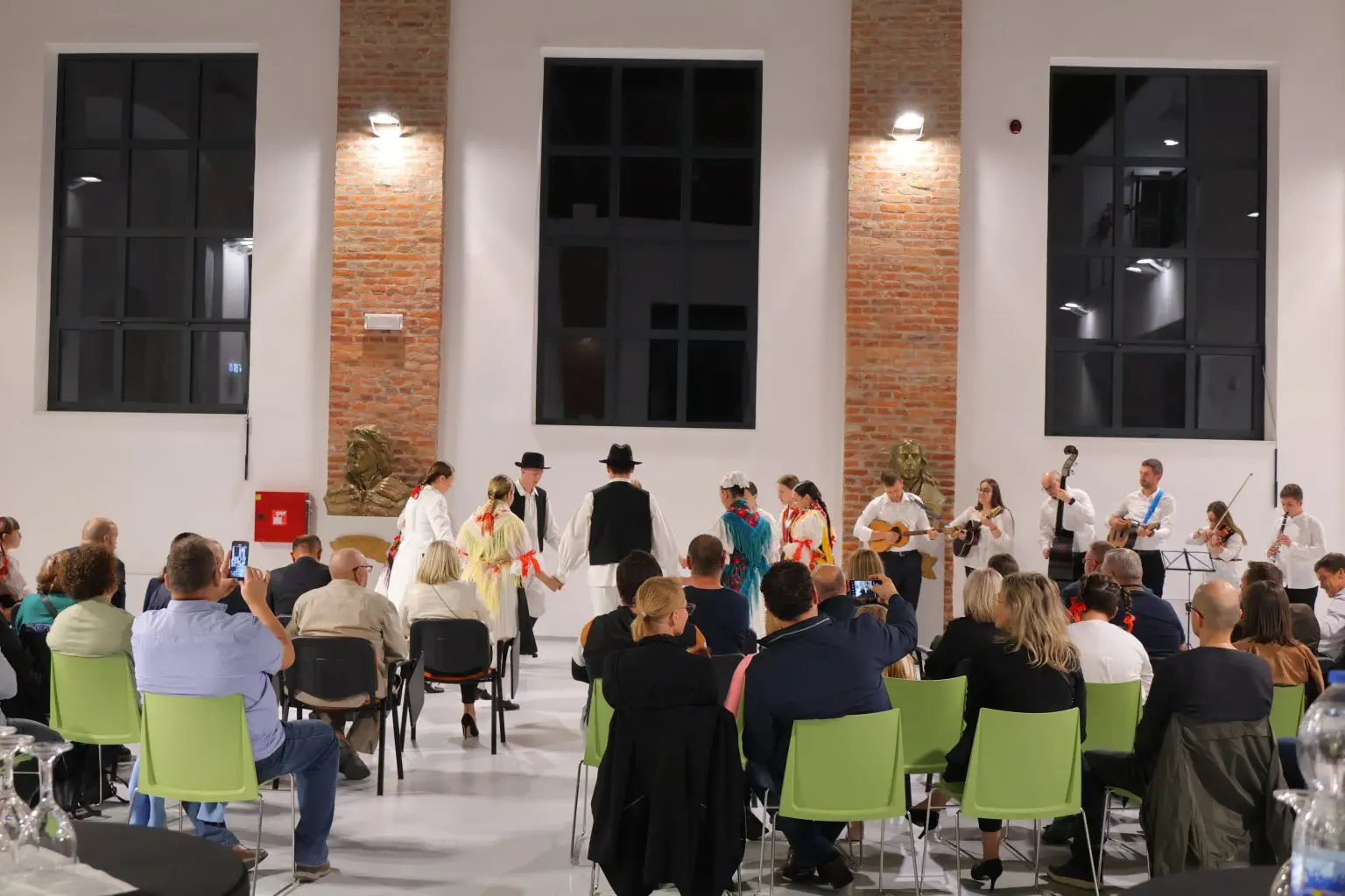 Predstavljen humanitarni kalendar ‘Čuvari malih zvijezda’ Udruge za sindrom Down MŽ (17) Predstavljen humanitarni kalendar ‘Čuvari malih zvijezda’ Udruge za sindrom Down MŽ (17)