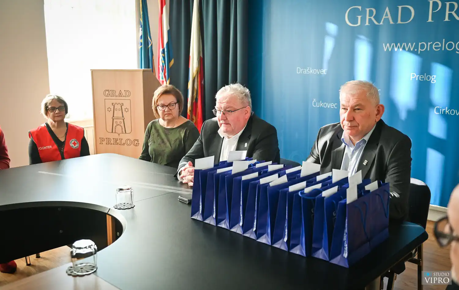 Prelog Prijem za dugogodišnje darivatelje krvi (8) Prelog Prijem za dugogodišnje darivatelje krvi (8)