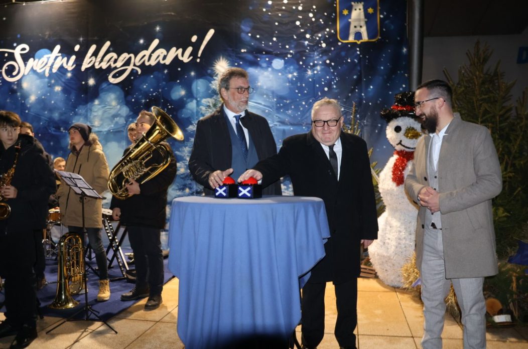 Prelog lampice blagdan osvjetljenje (16) Prelog lampice blagdan osvjetljenje (16)