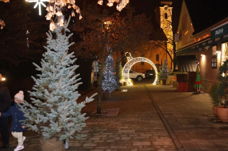 Prelog lampice blagdan osvjetljenje (31) Prelog lampice blagdan osvjetljenje (31)