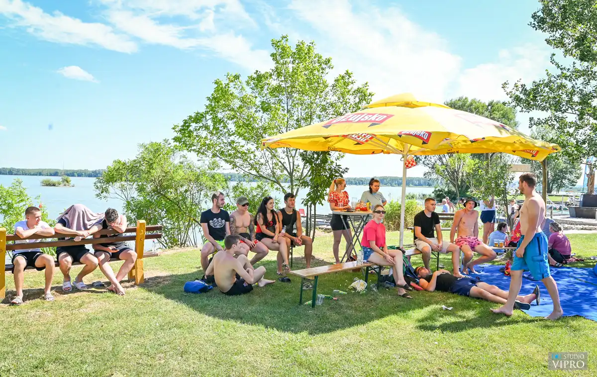 Prelog – odbojka na vodi (20) Prelog – odbojka na vodi (20)