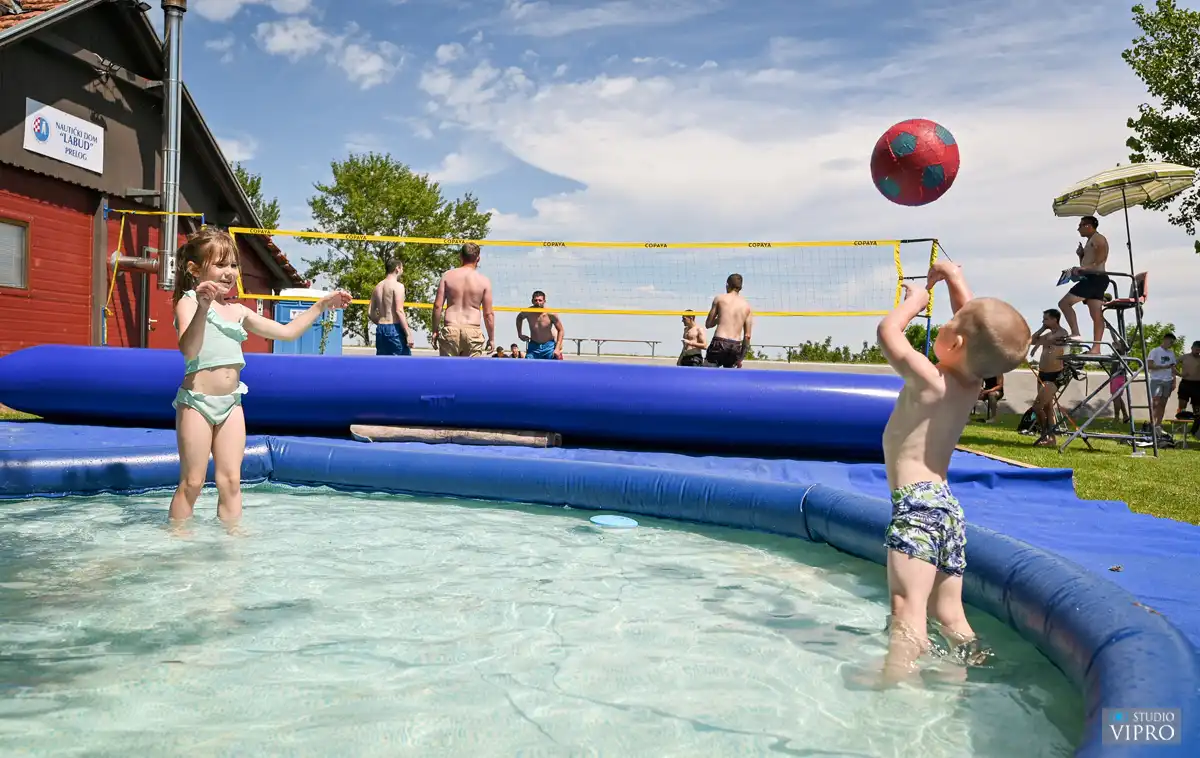 Prelog – odbojka na vodi (3) Prelog – odbojka na vodi (3)