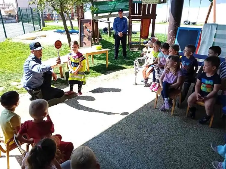 Preventivna akcija moj prijatelj policajac (10) Preventivna akcija moj prijatelj policajac (10)