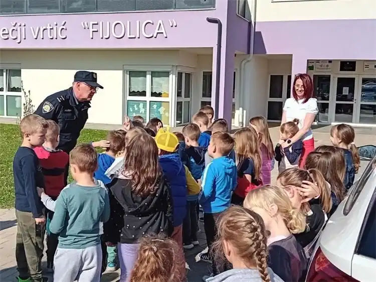 Preventivna akcija moj prijatelj policajac (11) Preventivna akcija moj prijatelj policajac (11)