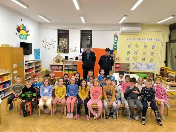 Preventivna akcija moj prijatelj policajac (15) Preventivna akcija moj prijatelj policajac (15)