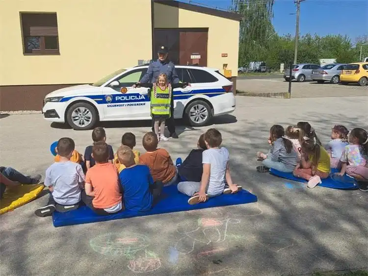 Preventivna akcija moj prijatelj policajac (9) Preventivna akcija moj prijatelj policajac (9)