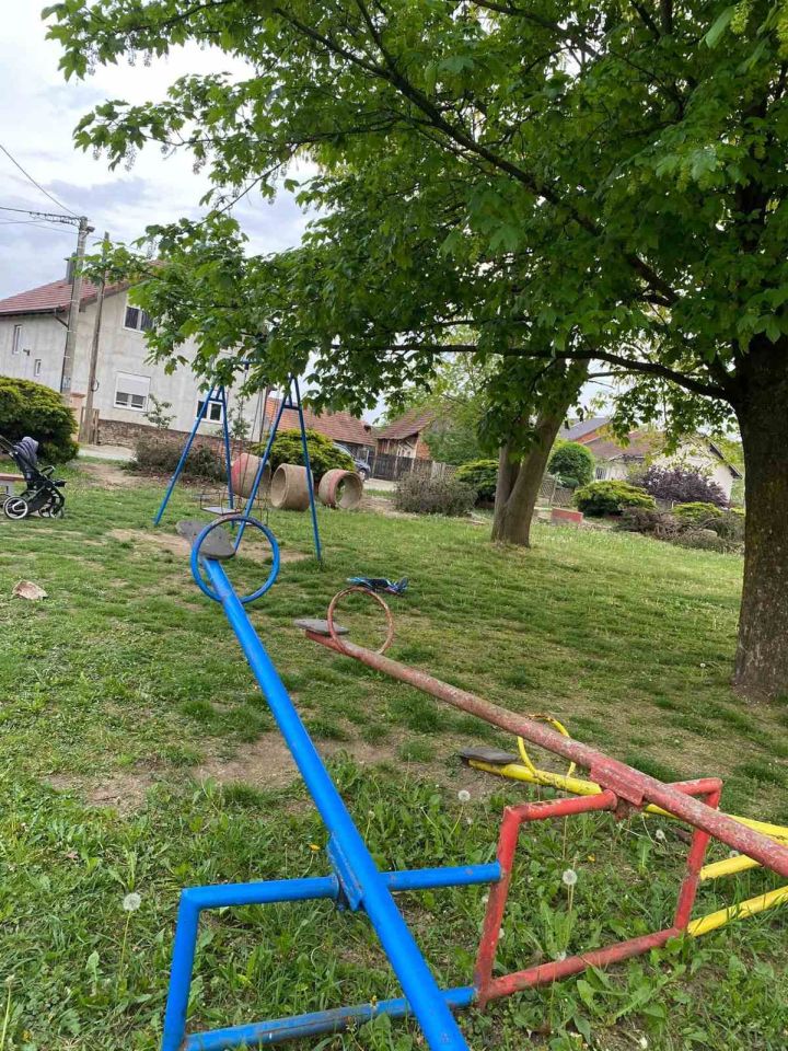 Pribislavec igralište betonski stupovi 2026 (5)