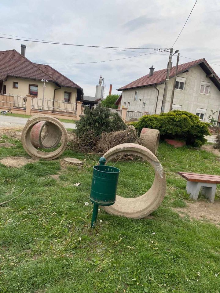 Pribislavec igralište betonski stupovi 2026 (7)