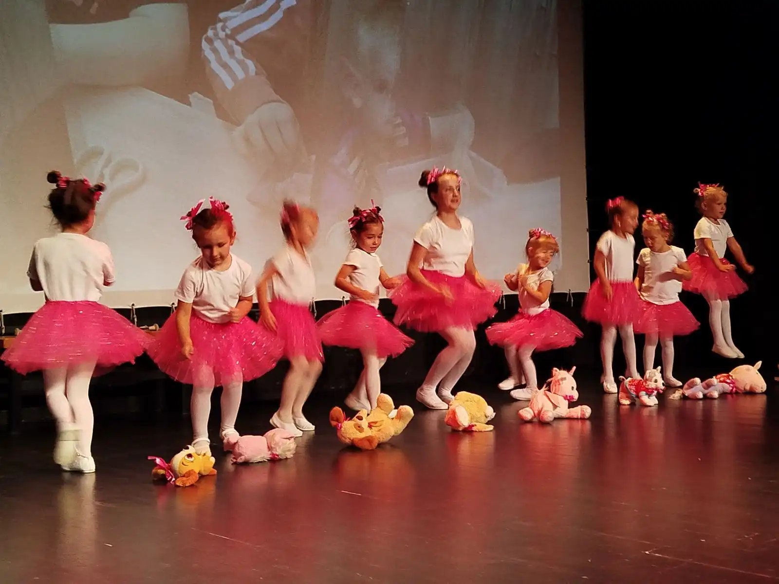 Priredba Serojnske mame i bebe 2024 (2) Priredba Serojnske mame i bebe 2024 (2)