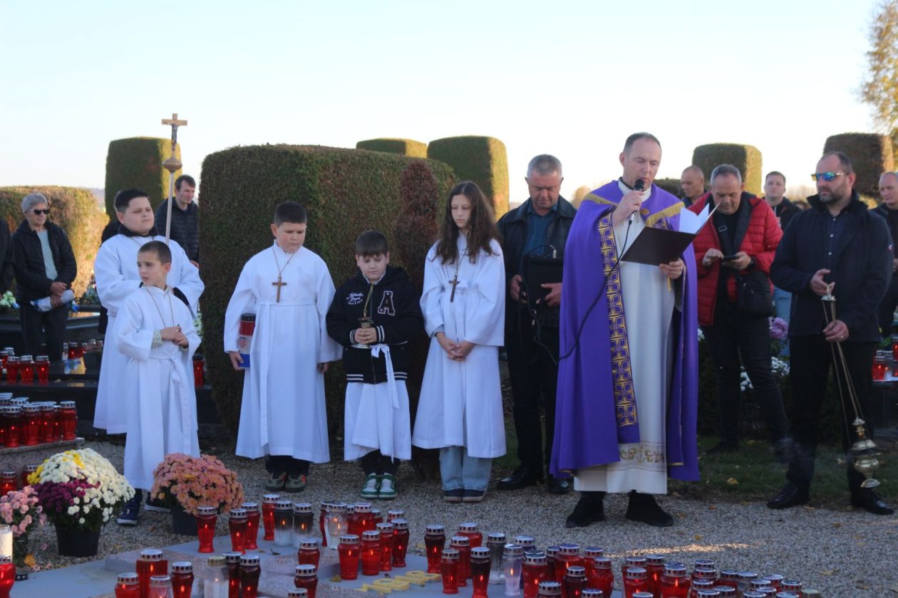 Procesija Svi Sveti Kotoriba groblje 17