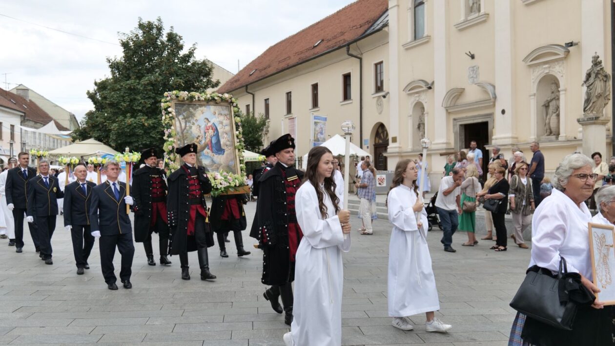 Procesija gospe od anđela 2025 porcijunkulovo (18) Procesija gospe od anđela 2025 porcijunkulovo (18)