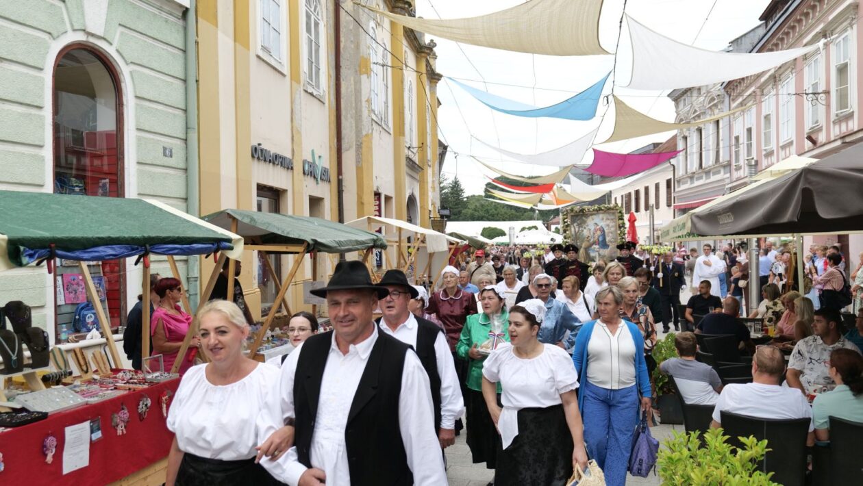 Procesija gospe od anđela 2025 porcijunkulovo (7) Procesija gospe od anđela 2025 porcijunkulovo (7)
