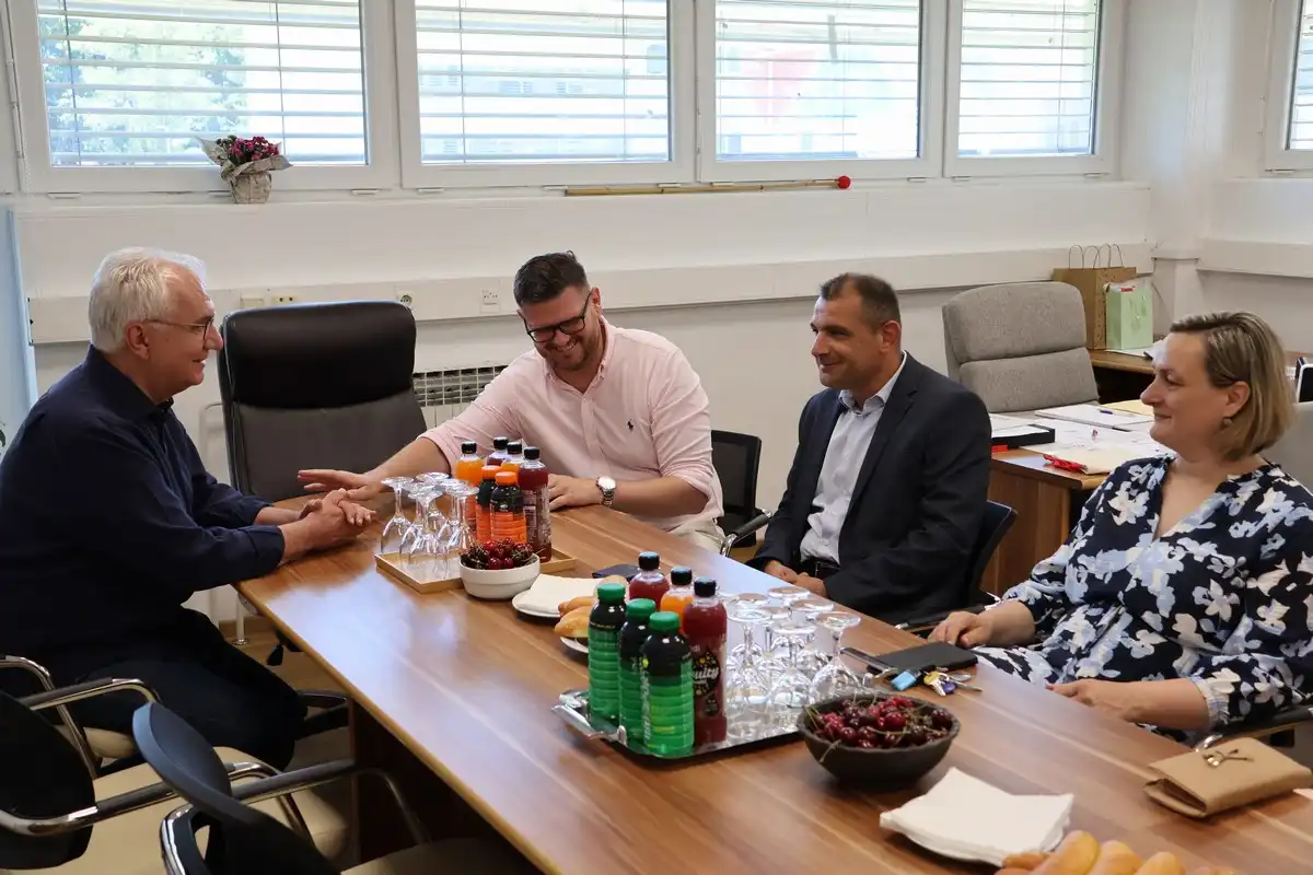 Profesor-Rajko-Ostojic-u-posjetu-zdravstvenim-ustanovama-Medimurja-5 Profesor-Rajko-Ostojic-u-posjetu-zdravstvenim-ustanovama-Medimurja-5