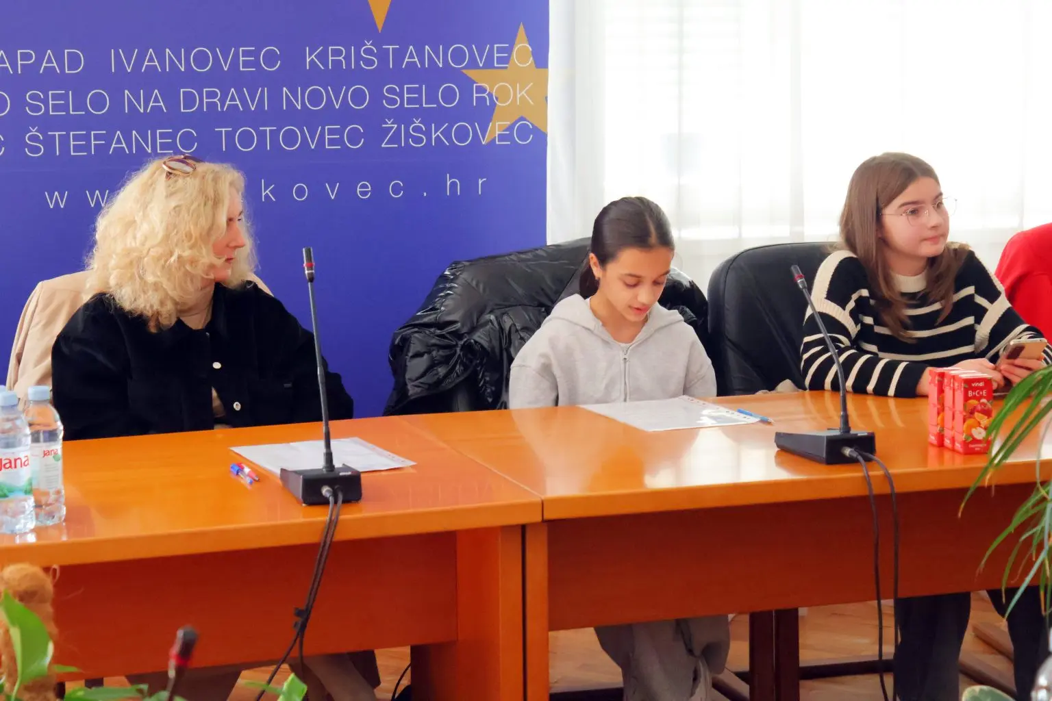 Projekt „Utjecaj, a ne ukras“ tema sastanka gradonačelnice Ljerke Cividini i Dječjeg vijeća i Dječjeg foruma Grada Čakovca (1) Projekt „Utjecaj, a ne ukras“ tema sastanka gradonačelnice Ljerke Cividini i Dječjeg vijeća i Dječjeg foruma Grada Čakovca (1)