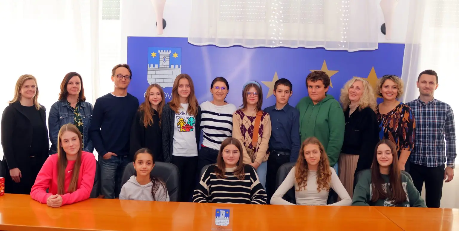 Projekt „Utjecaj, a ne ukras“ tema sastanka gradonačelnice Ljerke Cividini i Dječjeg vijeća i Dječjeg foruma Grada Čakovca (3) Projekt „Utjecaj, a ne ukras“ tema sastanka gradonačelnice Ljerke Cividini i Dječjeg vijeća i Dječjeg foruma Grada Čakovca (3)