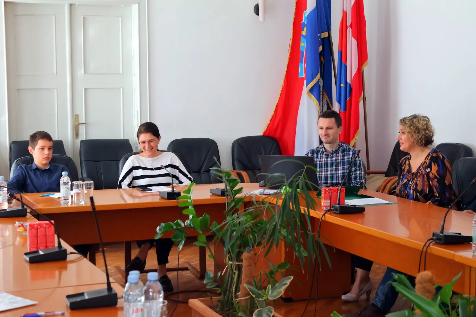 Projekt „Utjecaj, a ne ukras“ tema sastanka gradonačelnice Ljerke Cividini i Dječjeg vijeća i Dječjeg foruma Grada Čakovca (9) Projekt „Utjecaj, a ne ukras“ tema sastanka gradonačelnice Ljerke Cividini i Dječjeg vijeća i Dječjeg foruma Grada Čakovca (9)