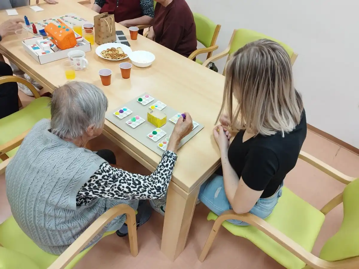 Projekt_Pruzi-ruku-2 Projekt_Pruzi-ruku-2