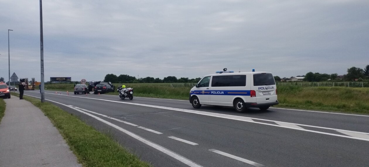 Prometna na zaobilaznici, tri automobila (6) Prometna na zaobilaznici, tri automobila (6)