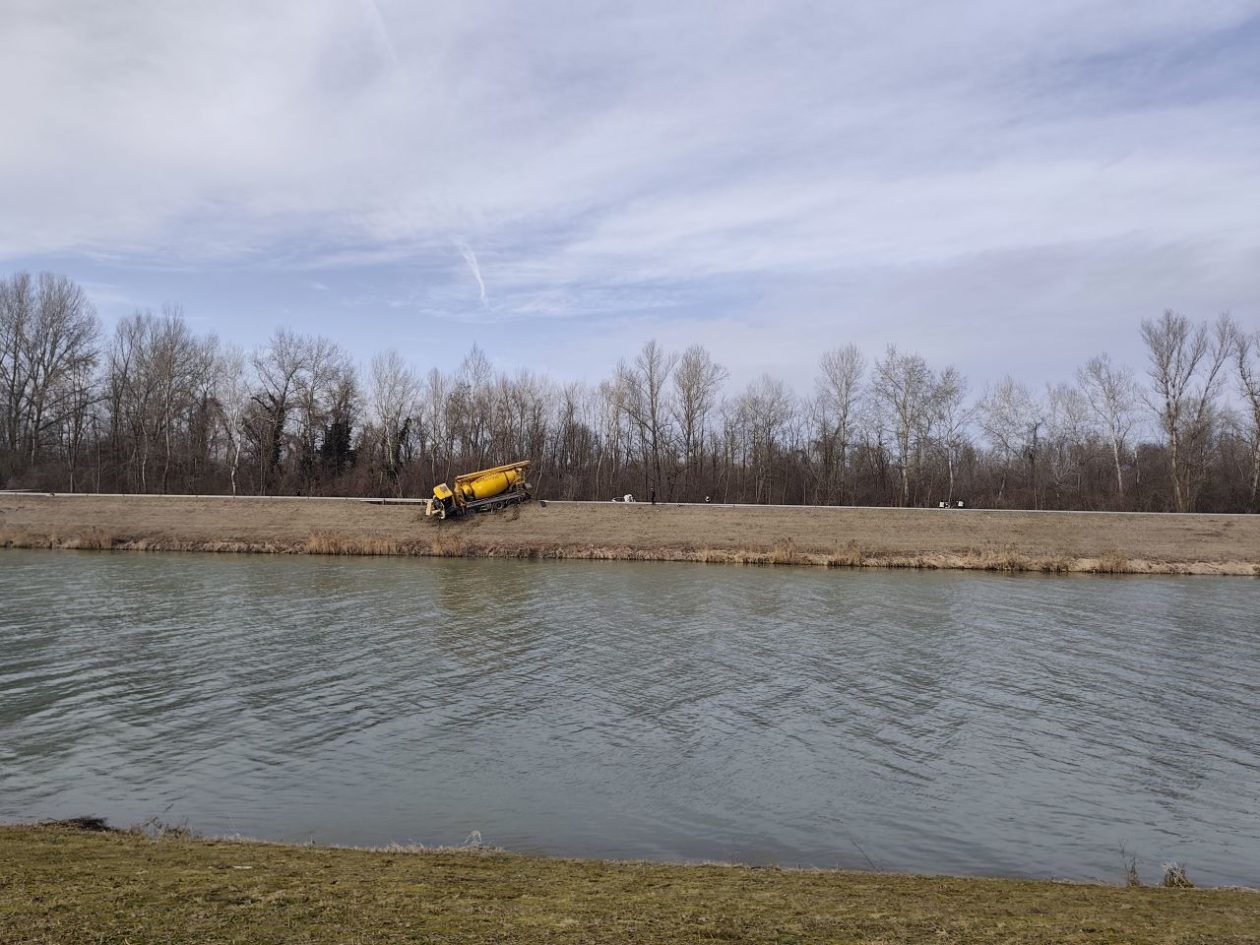 Prometna nereća otok 2026 kamion (11)