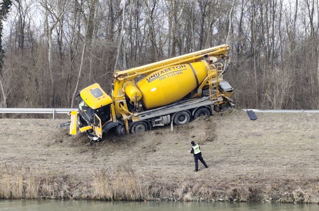Prometna nereća otok 2026 kamion (16)