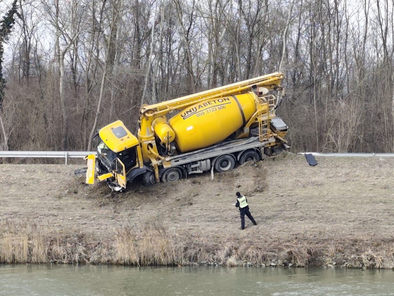 Prometna nereća otok 2026 kamion (16)