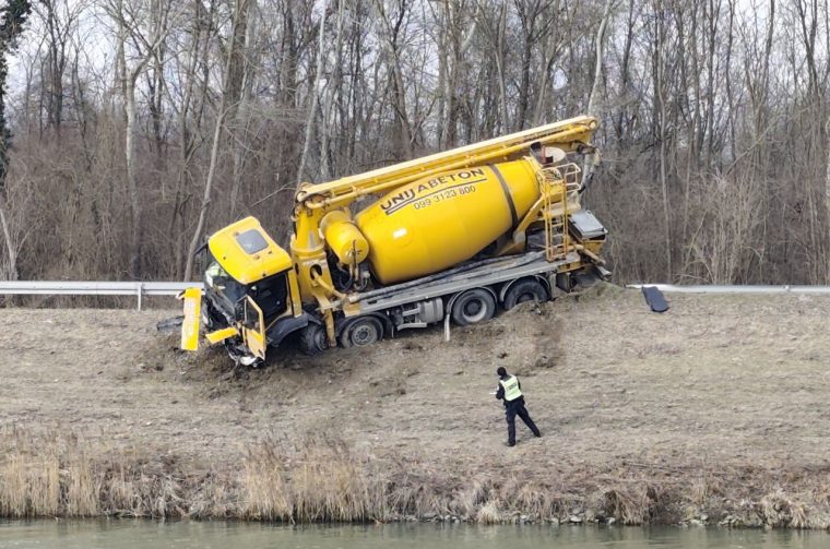 Prometna nereća otok 2026 kamion (16)