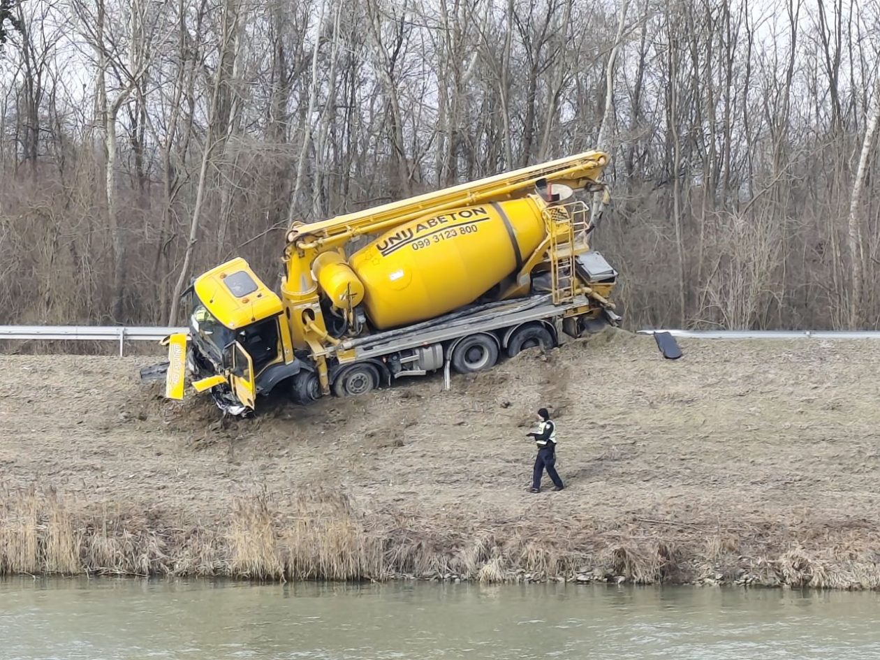 Prometna nereća otok 2026 kamion (3)