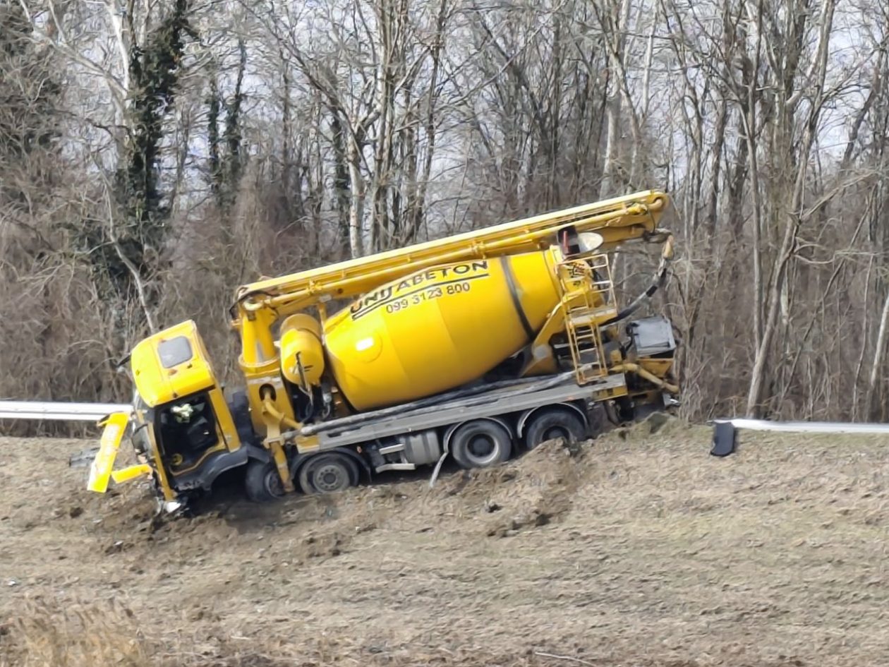 Prometna nereća otok 2026 kamion (8)