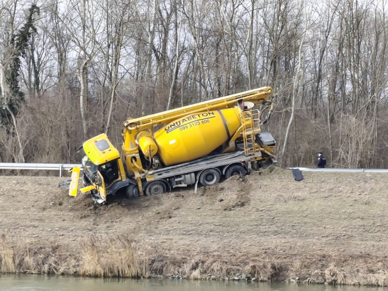 Prometna nereća otok 2026 kamion (9)