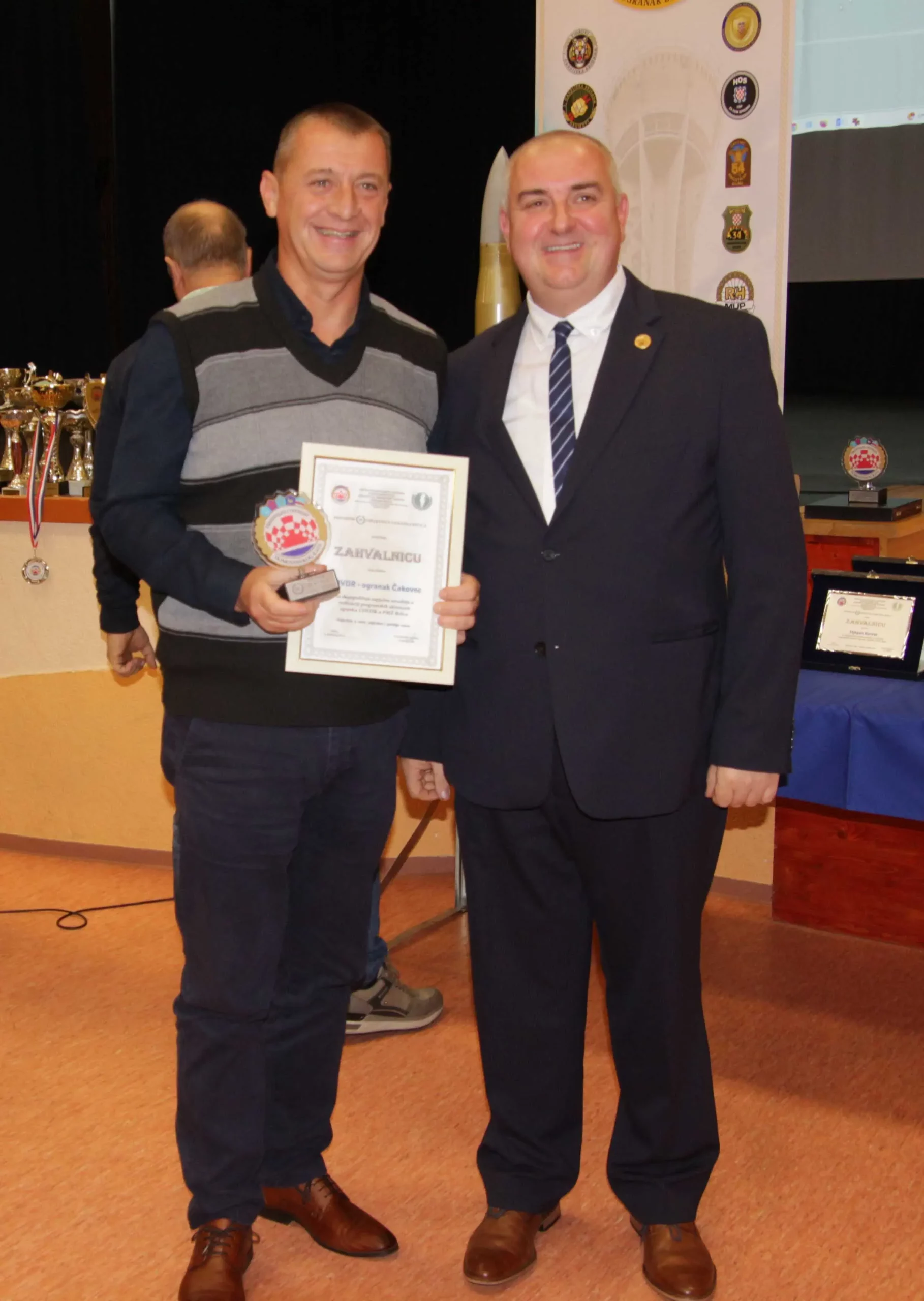 Proslava 30. godišnjice UDVDR-a ogranka Belica Zlatne i srebrne plakete za izniman doprinos (10) Proslava 30. godišnjice UDVDR-a ogranka Belica Zlatne i srebrne plakete za izniman doprinos (10)