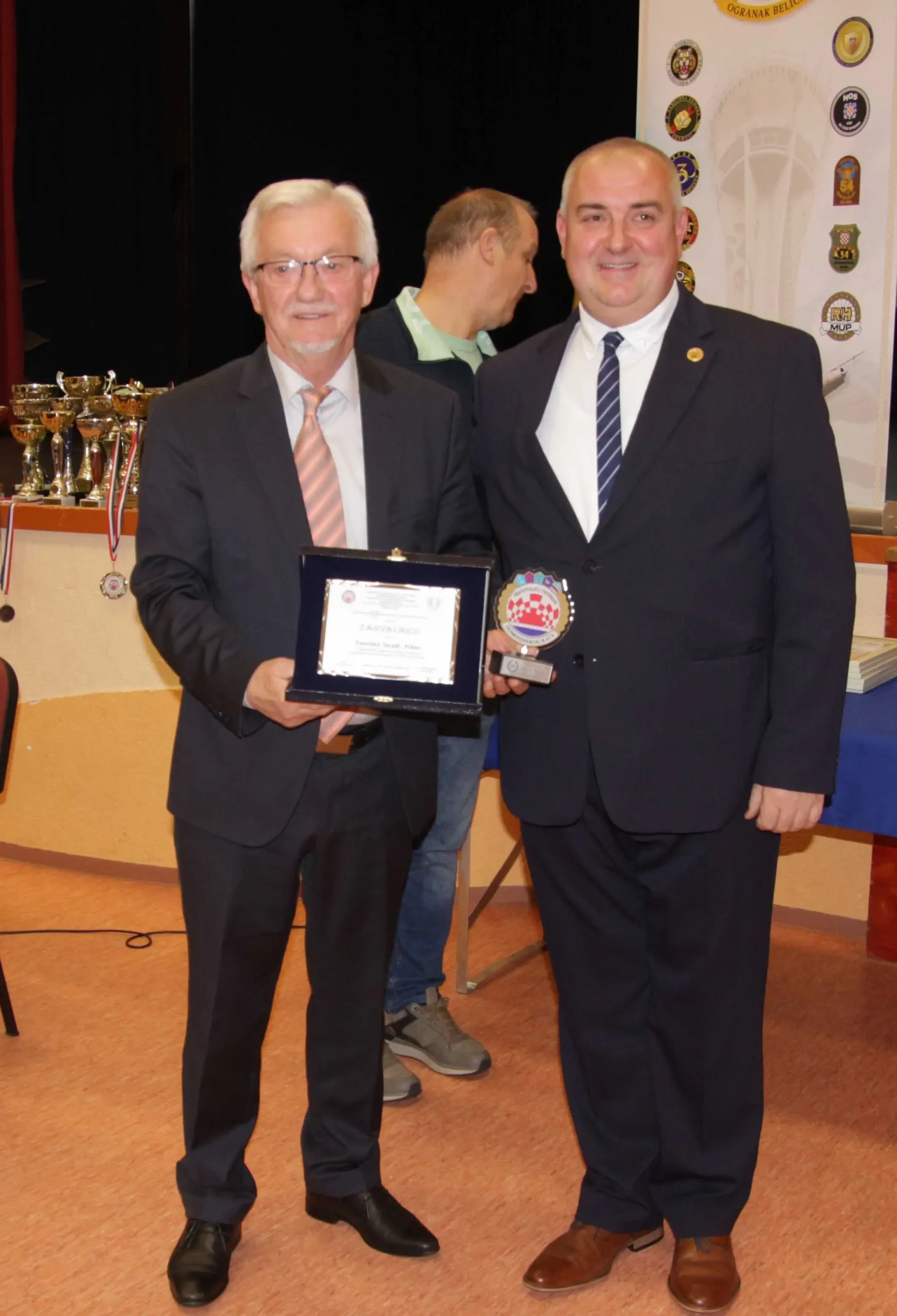 Proslava 30. godišnjice UDVDR-a ogranka Belica Zlatne i srebrne plakete za izniman doprinos (36) Proslava 30. godišnjice UDVDR-a ogranka Belica Zlatne i srebrne plakete za izniman doprinos (36)