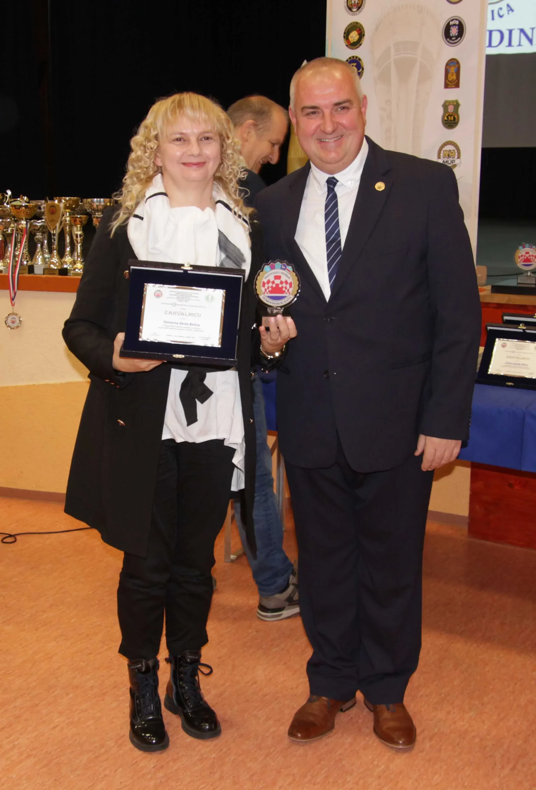 Proslava 30. godišnjice UDVDR-a ogranka Belica Zlatne i srebrne plakete za izniman doprinos (6) Proslava 30. godišnjice UDVDR-a ogranka Belica Zlatne i srebrne plakete za izniman doprinos (6)