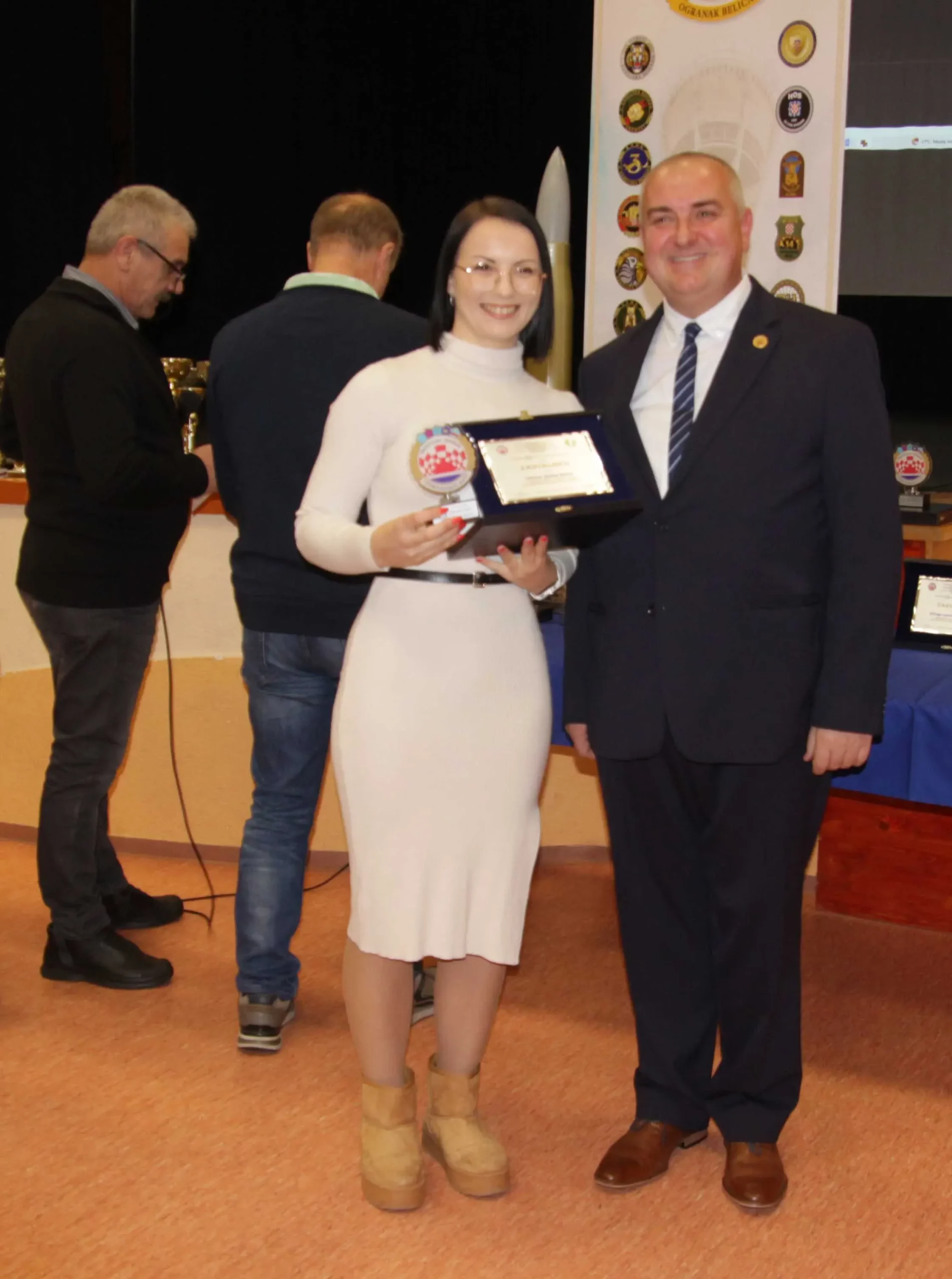 Proslava 30. godišnjice UDVDR-a ogranka Belica Zlatne i srebrne plakete za izniman doprinos (8) Proslava 30. godišnjice UDVDR-a ogranka Belica Zlatne i srebrne plakete za izniman doprinos (8)