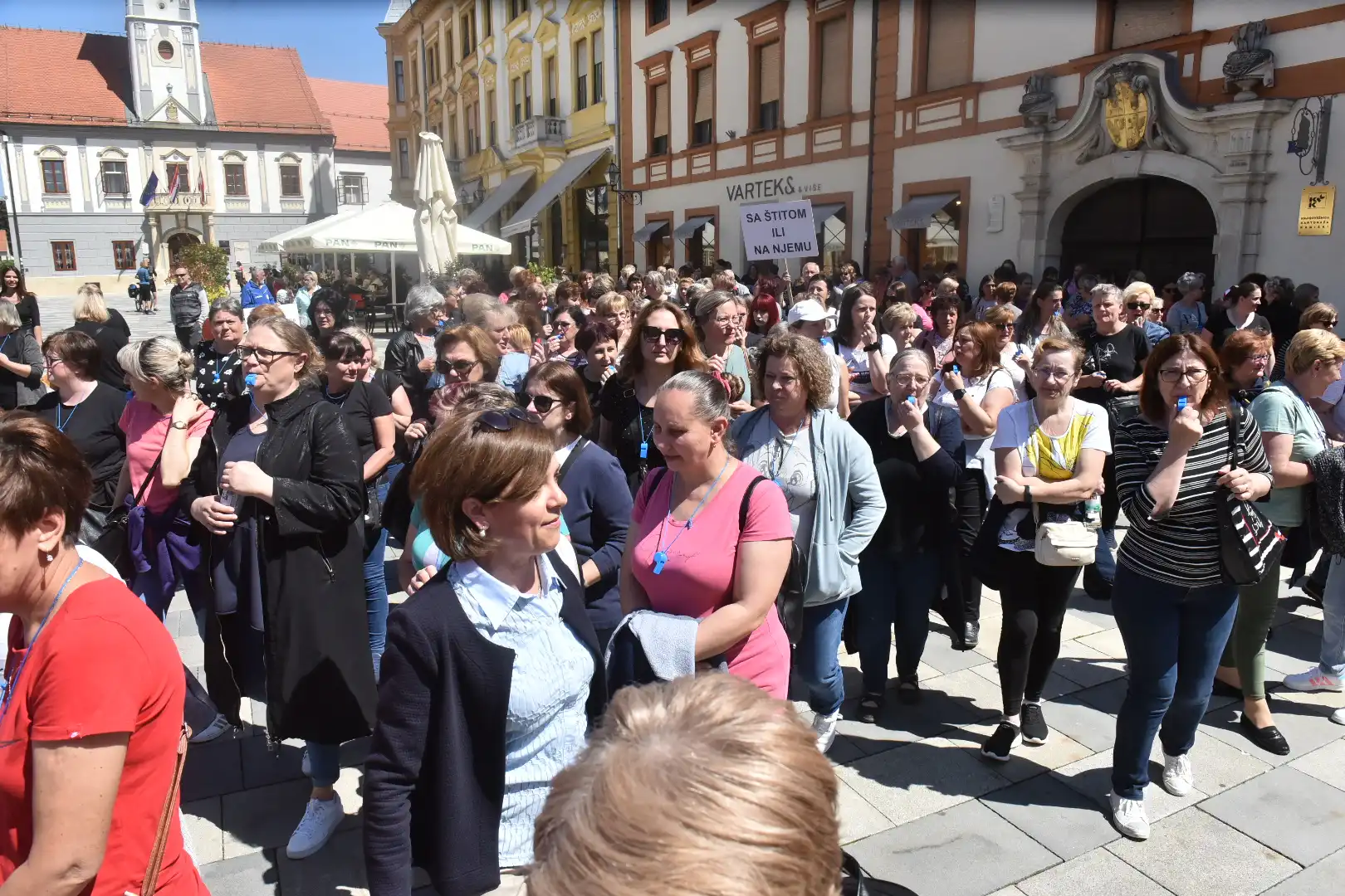 Prosvjed radnika Varteksa 10. 5 na Korzu u Varaždinu (3) Prosvjed radnika Varteksa 10. 5 na Korzu u Varaždinu (3)