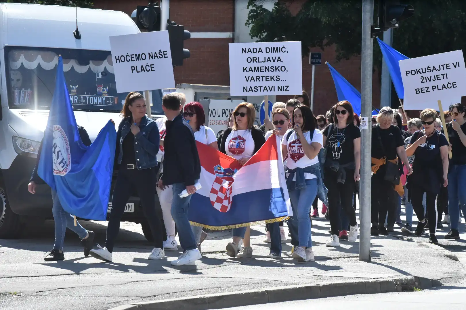 Prosvjed radnika Varteksa 10. 5 na Korzu u Varaždinu (6) Prosvjed radnika Varteksa 10. 5 na Korzu u Varaždinu (6)
