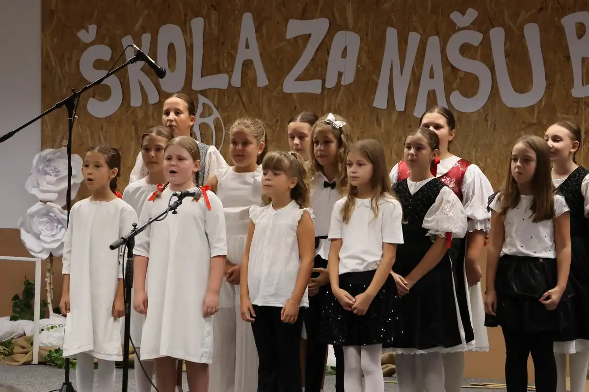 Prvi dan škole u Zasadbregu i Svetoj Mariji (12) Prvi dan škole u Zasadbregu i Svetoj Mariji (12)