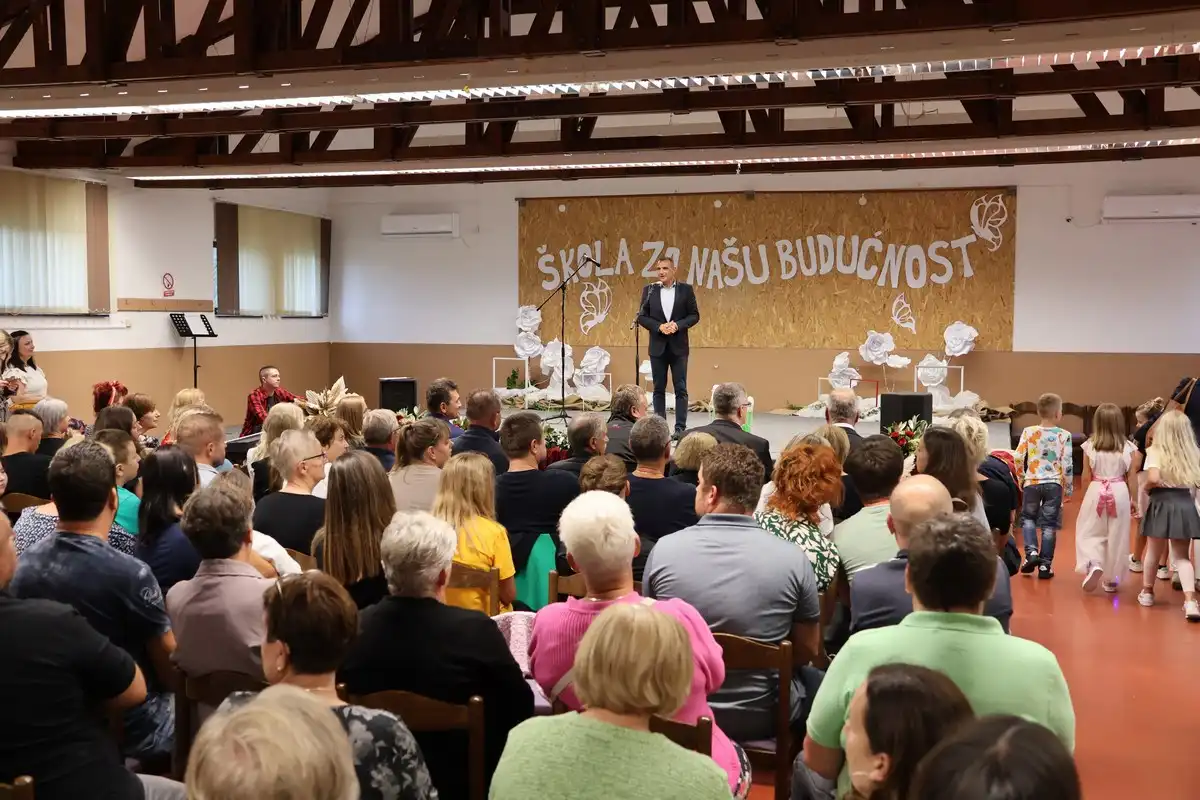 Prvi dan škole u Zasadbregu i Svetoj Mariji (14) Prvi dan škole u Zasadbregu i Svetoj Mariji (14)