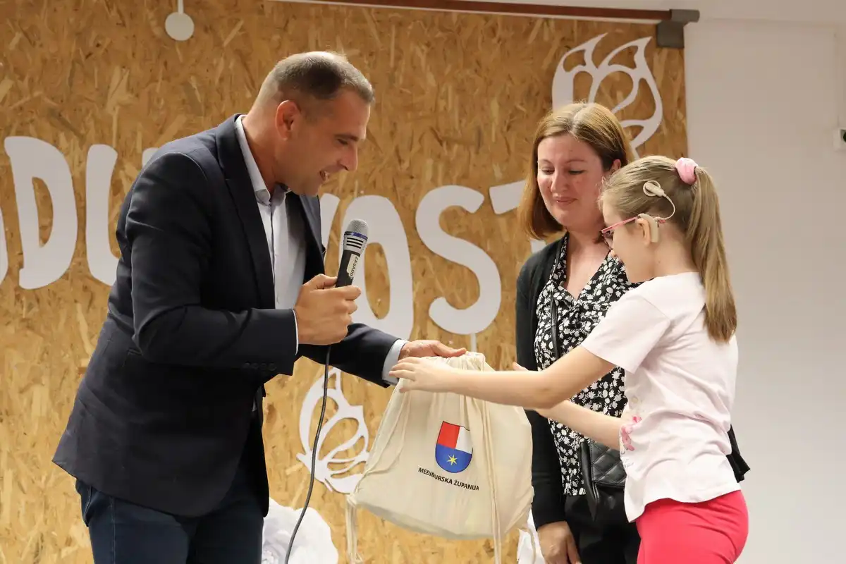 Prvi dan škole u Zasadbregu i Svetoj Mariji (17) Prvi dan škole u Zasadbregu i Svetoj Mariji (17)