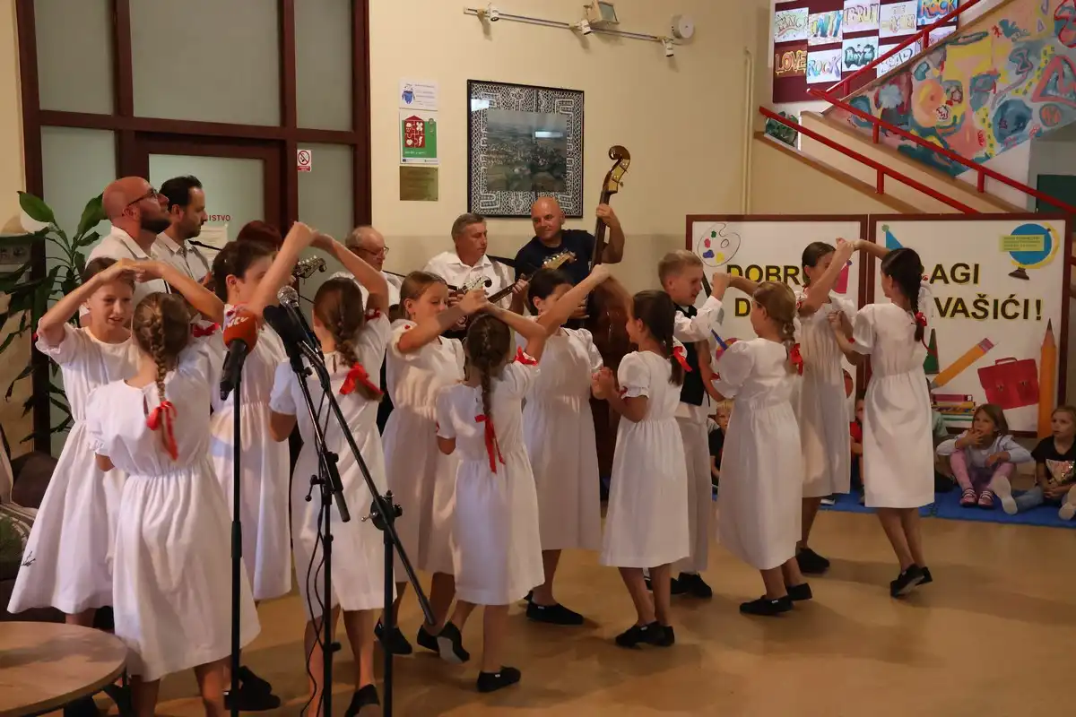 Prvi dan škole u Zasadbregu i Svetoj Mariji (5) Prvi dan škole u Zasadbregu i Svetoj Mariji (5)