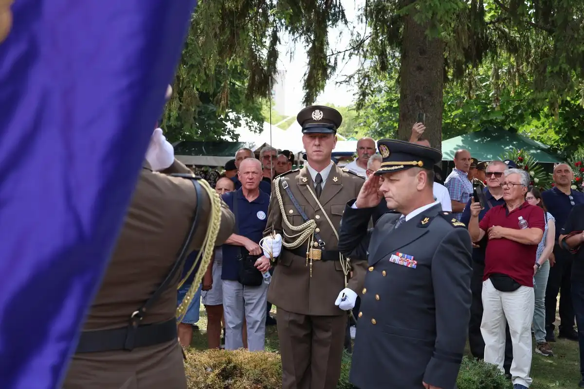 Prvi-hrvatski-redarstvenik-1