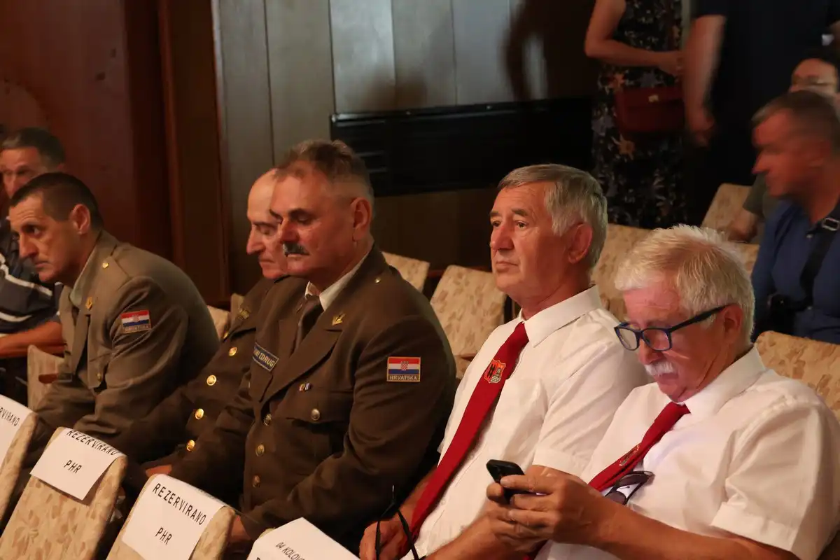 Prvi-hrvatski-redarstvenik-12