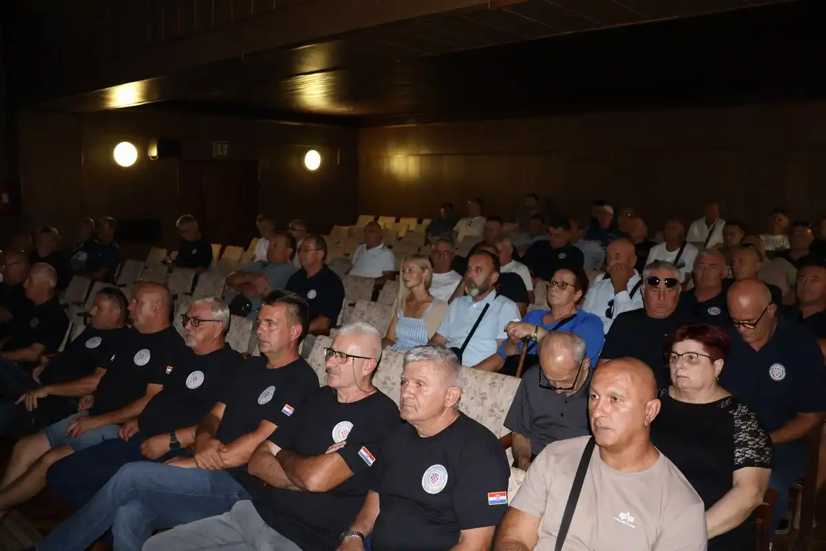 Prvi-hrvatski-redarstvenik-16